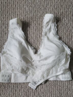 Lace Trim Wireless Comfort Bra - Eggshell